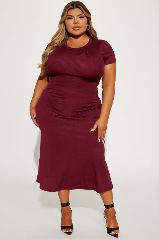 Madison Ribbed Midi Dress - Wine.