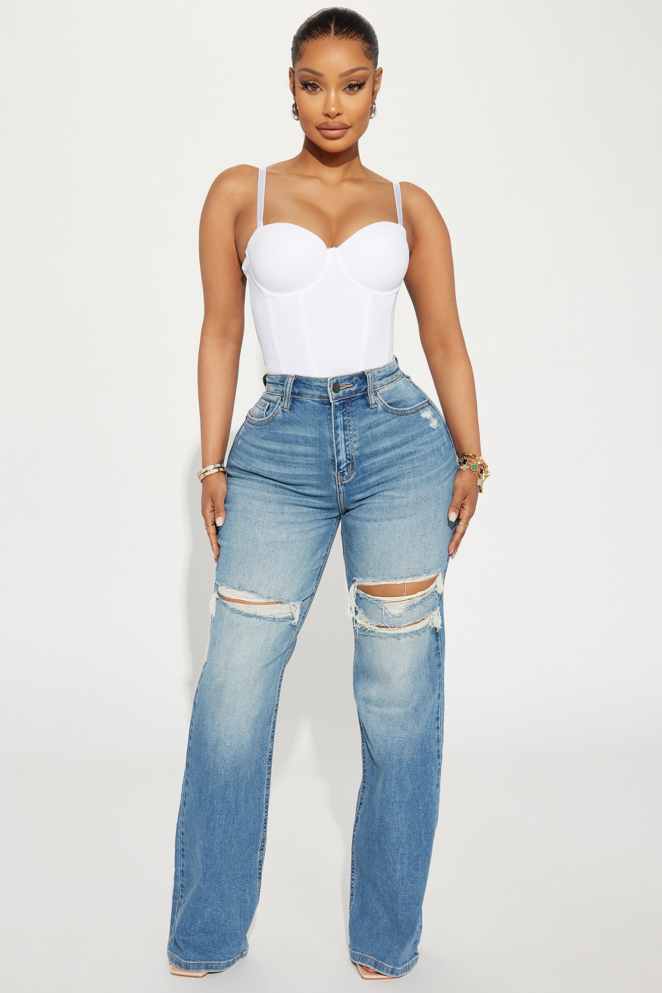 Remi Ripped Stretch Baggy Jeans - Medium Wash.