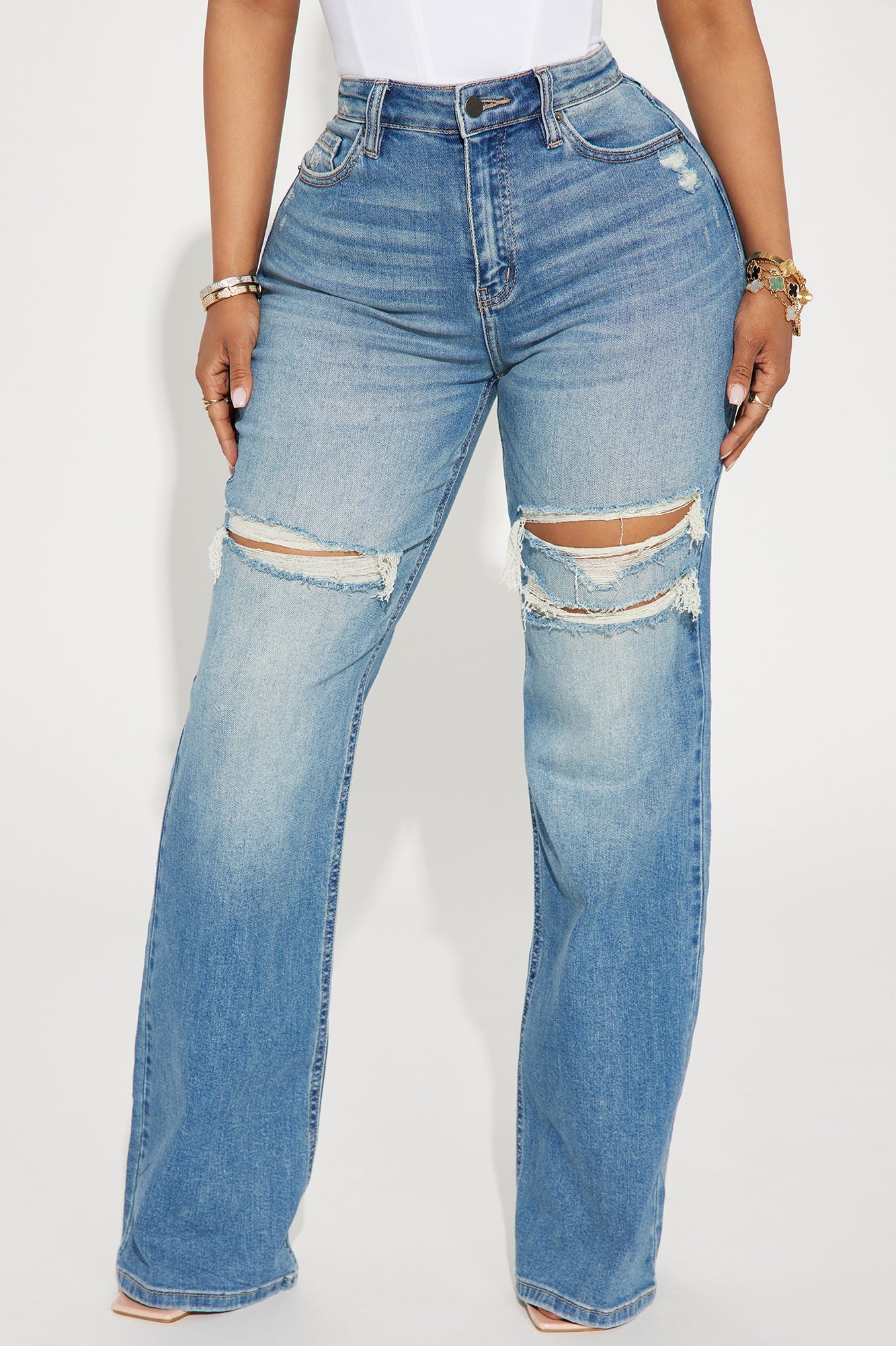 Remi Ripped Stretch Baggy Jeans - Medium Wash.