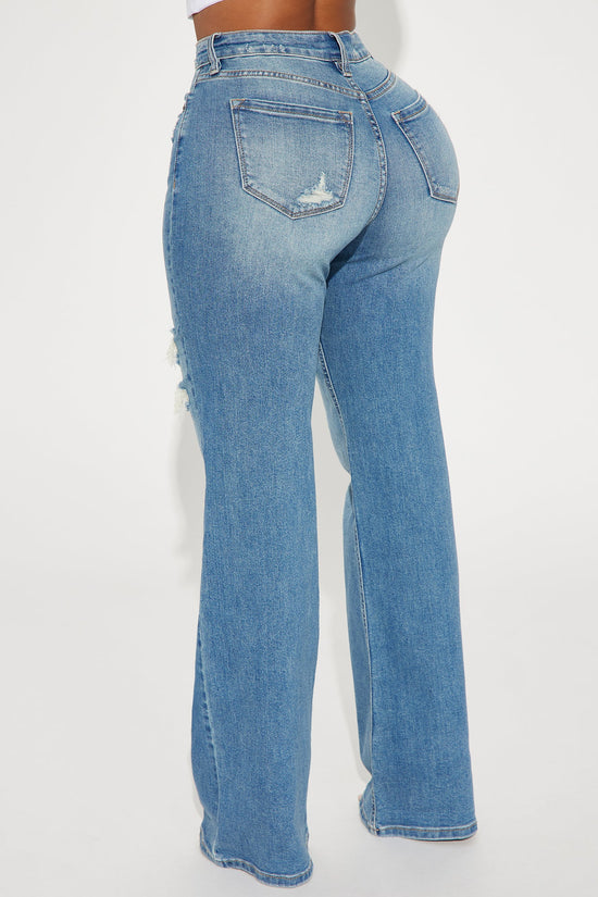 Remi Ripped Stretch Baggy Jeans - Medium Wash.
