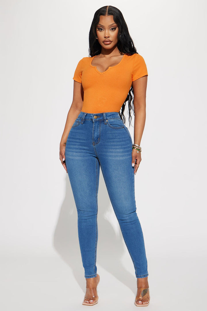 Vibe Check Curvy Stretch Skinny Jeans - Medium Wash.
