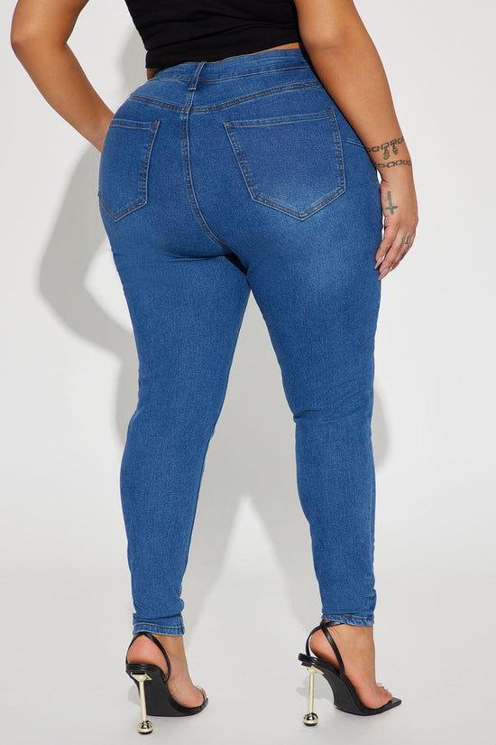Vibe Check Curvy Stretch Skinny Jeans - Medium Wash.