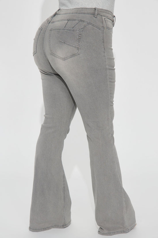 Pantalón De Mezclilla Acampanado Con Stretch Audrey Booty Lifting - Gris.