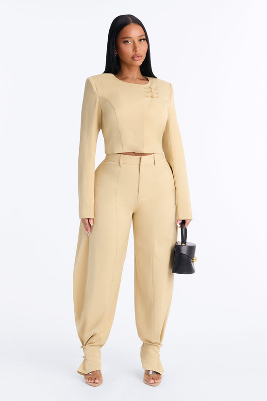 Saco Parris Cropped Frog Closure Trim - Miel.