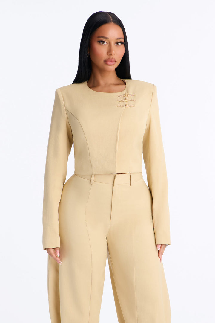 Saco Parris Cropped Frog Closure Trim - Miel.