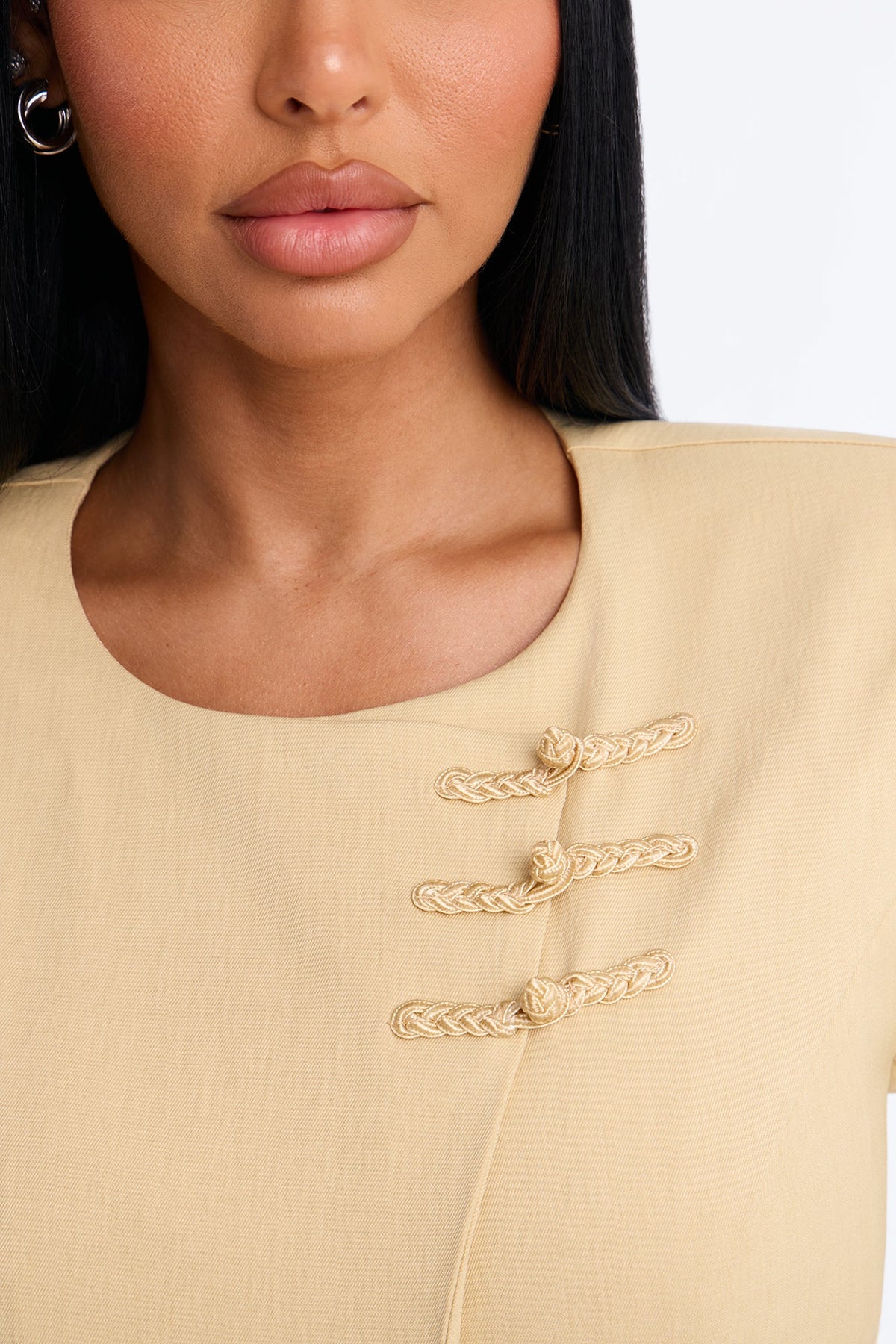 Saco Parris Cropped Frog Closure Trim - Miel.
