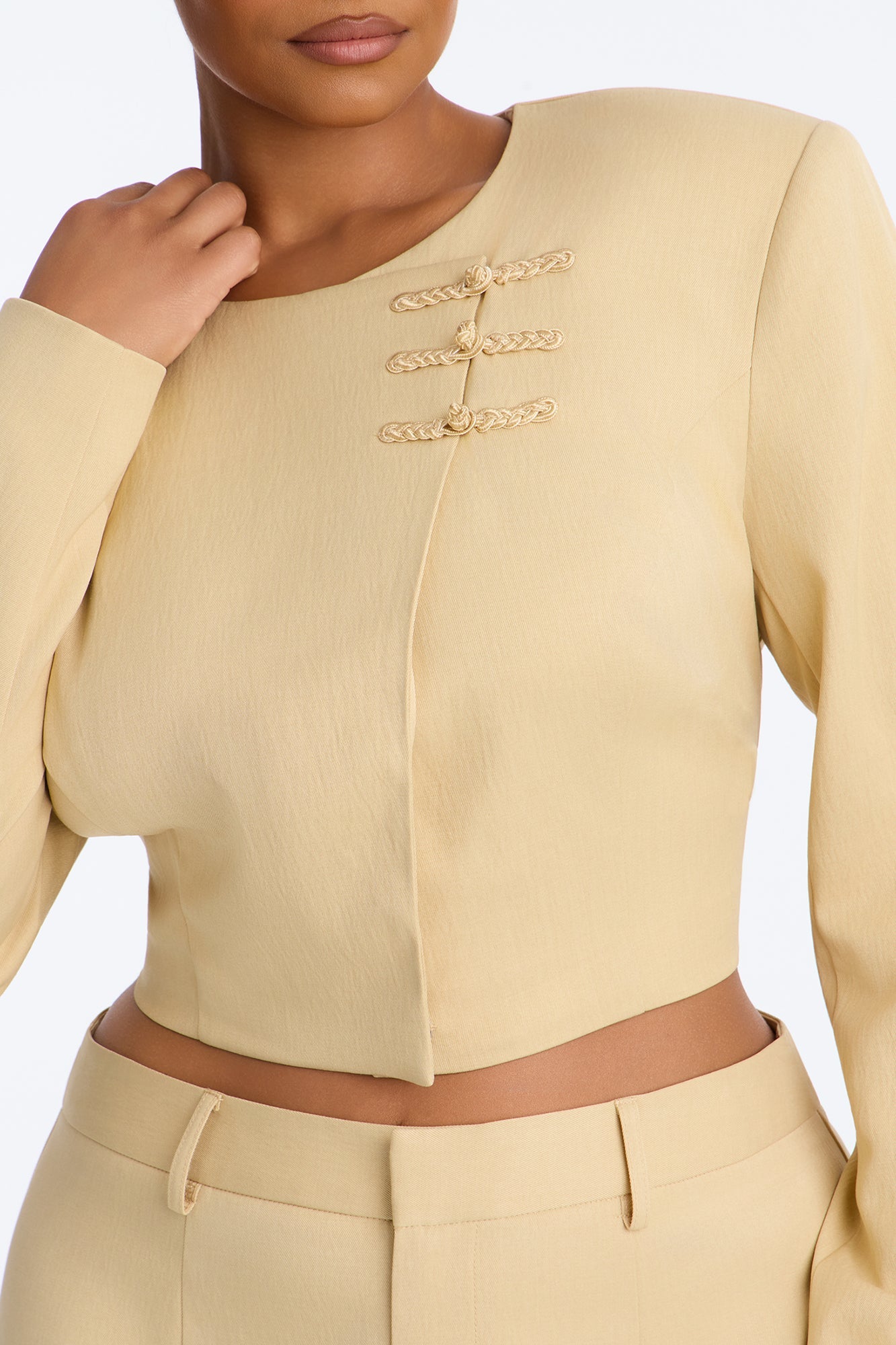 Saco Parris Cropped Frog Closure Trim - Miel.
